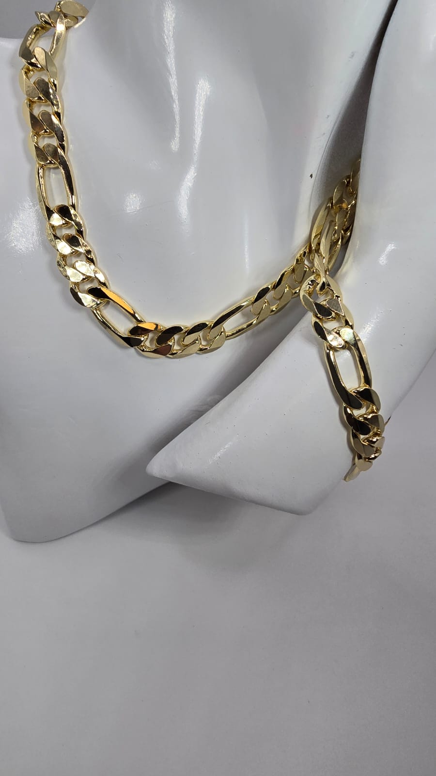 Conjunto de pulsera y collar de oro