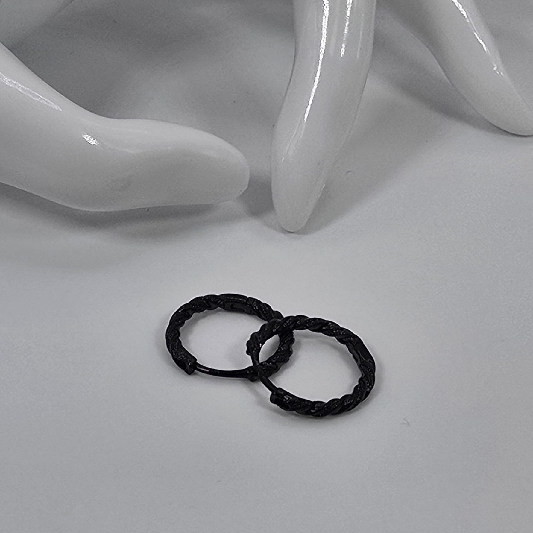 Pendientes negros de mujer