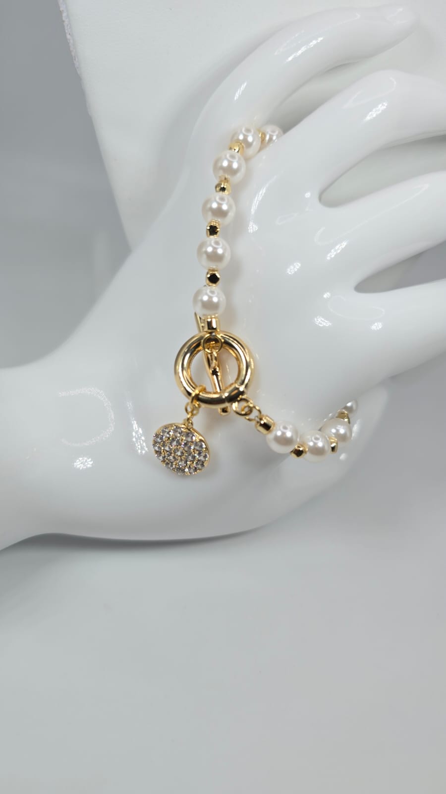 Gold Bracelet for Women with Pearls and Diamonds