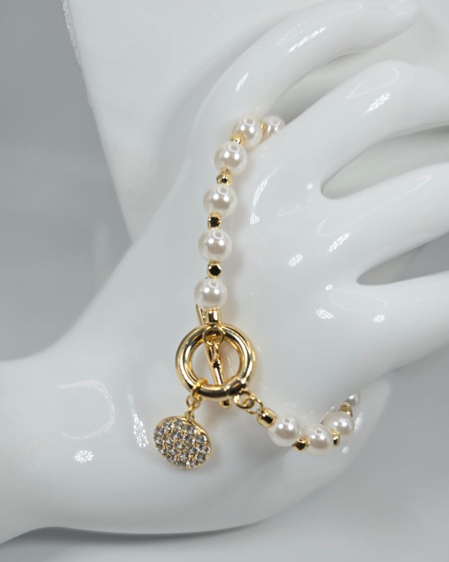Gold Bracelet for Women with Pearls and Diamonds