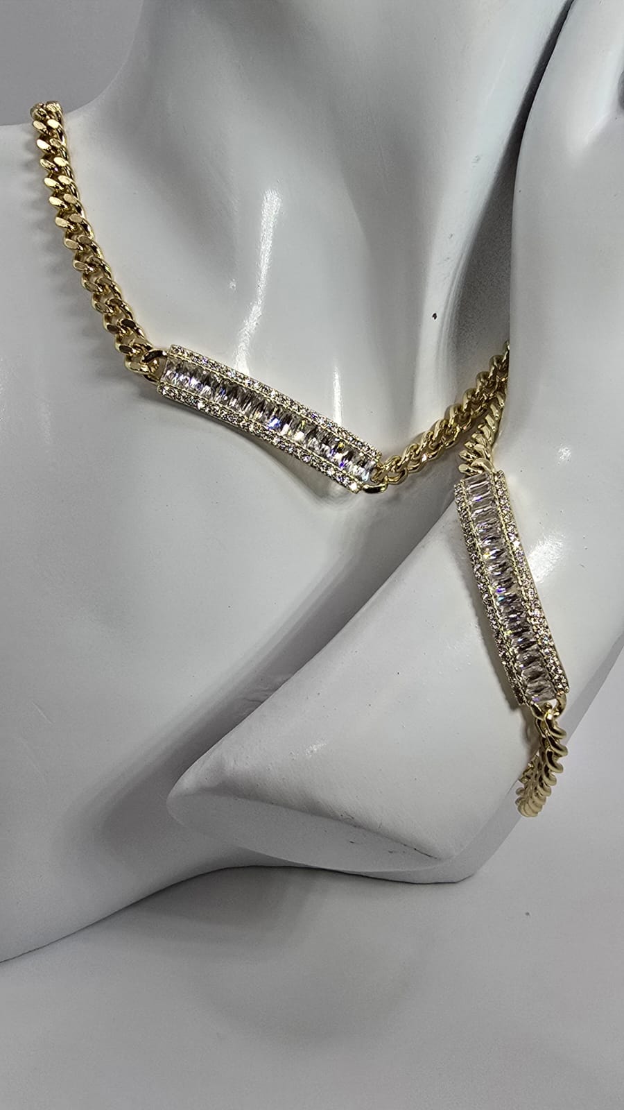 Bold Curb Chain Set for Woman w/ Diamonds