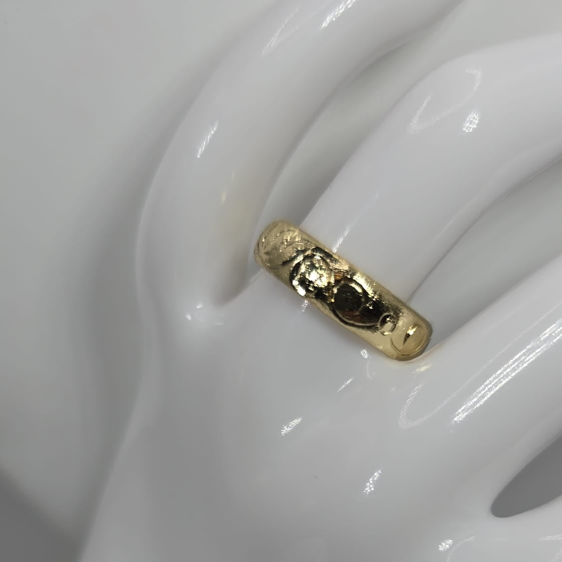 Gold Ring for Women w/ Minimal Flower Design