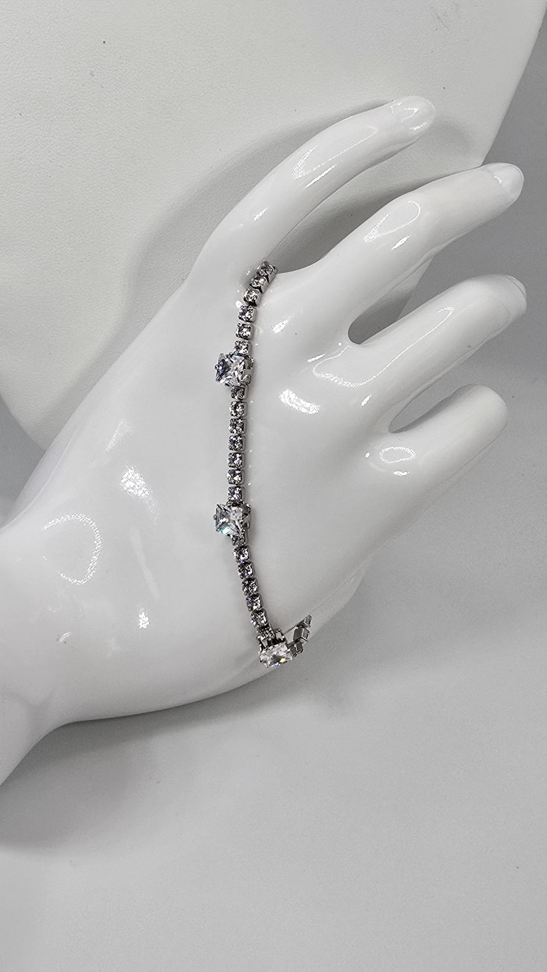 Pulsera de plata con gemas de imitación de diamante
