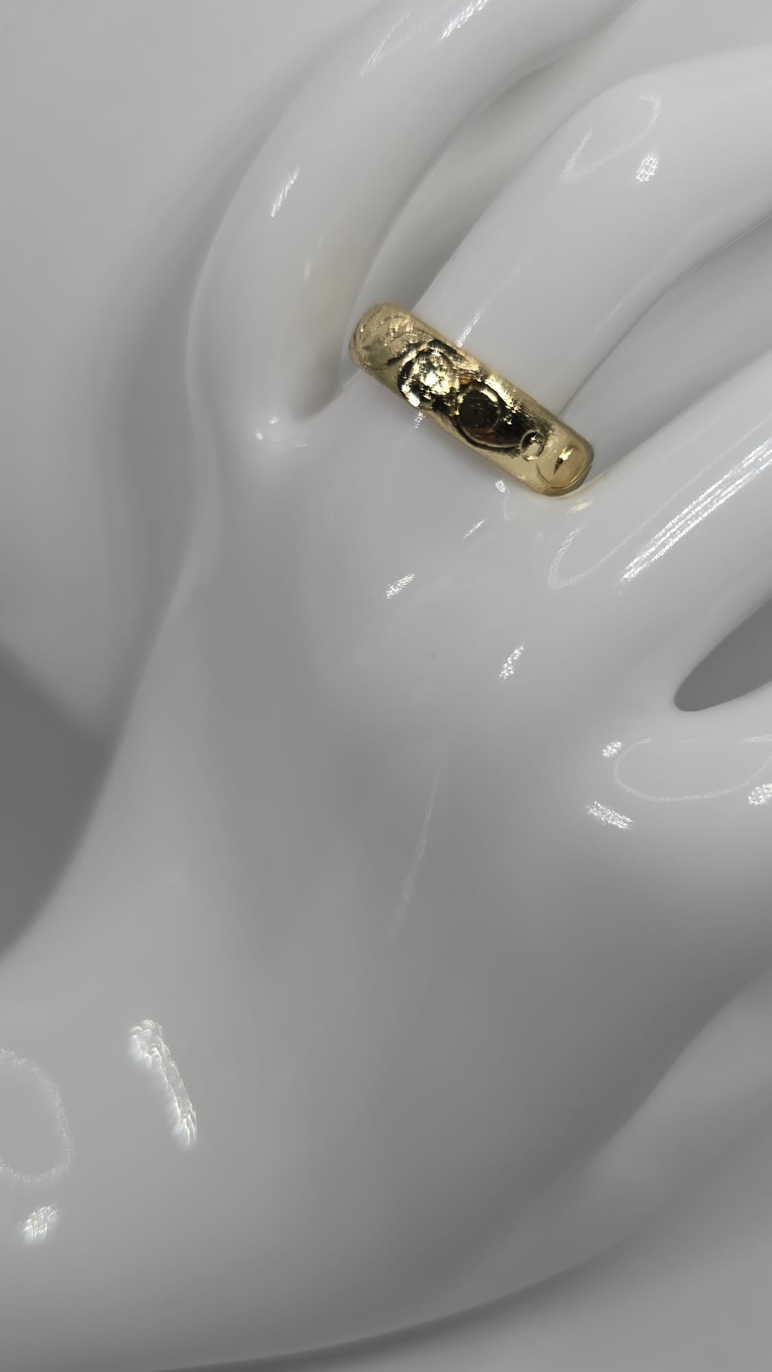 Gold Ring for Women w/ Minimal Flower Design